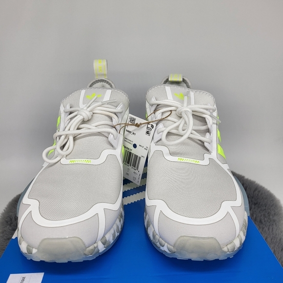 New Adidas NMD_R1 Men's Running Shoes Size 10.5 - Picture 3 of 7